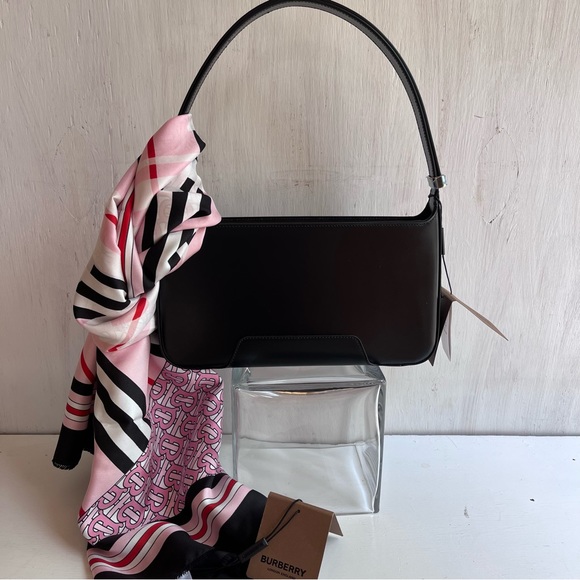 🔴SOLD🔴 BURBERRY Show it Off Bundle - Picture 9 of 16